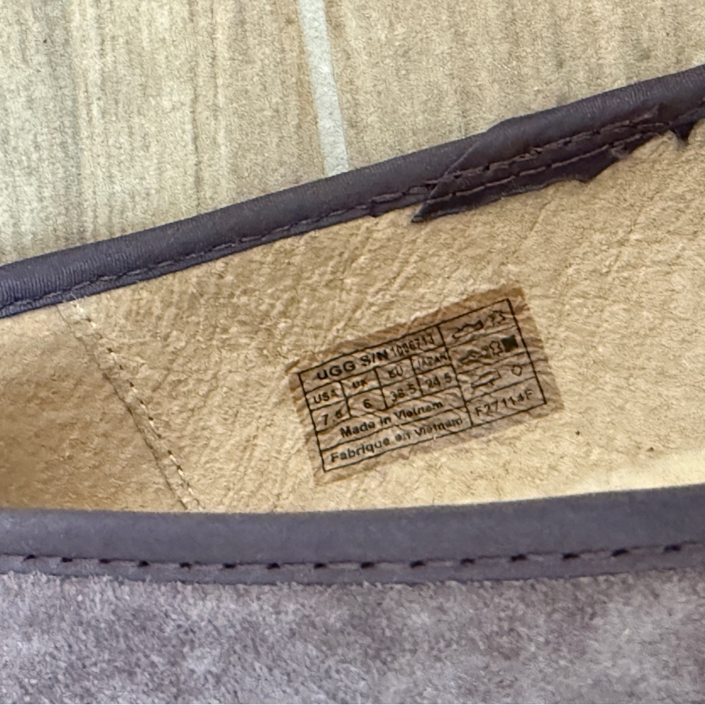 UGG Australia Suede Rhinestone Bow Slippers Flats Size 7.5 - Picture 4 of 5